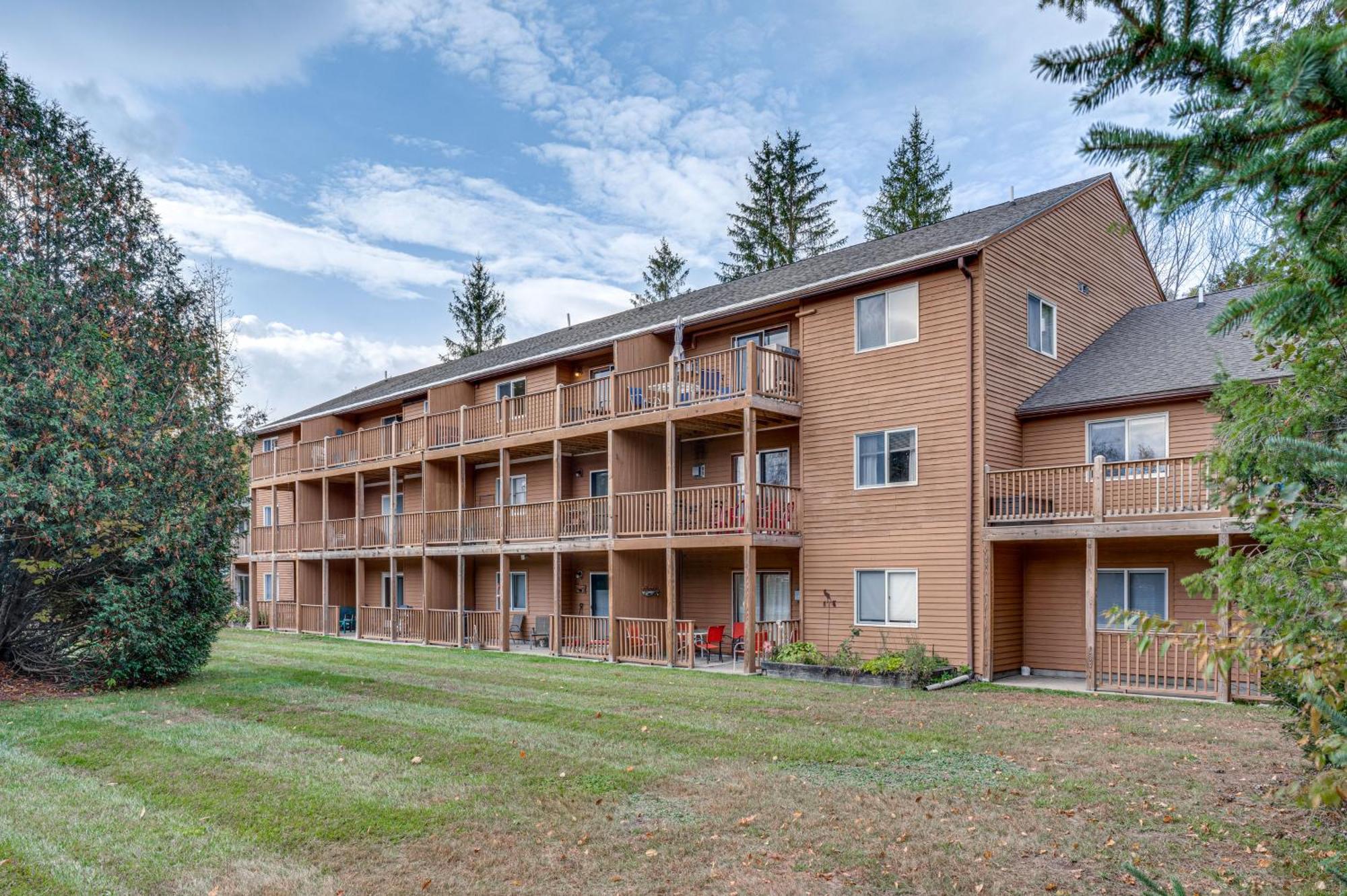 Apartment With Balcony 2 Mi To Loon Mtn!